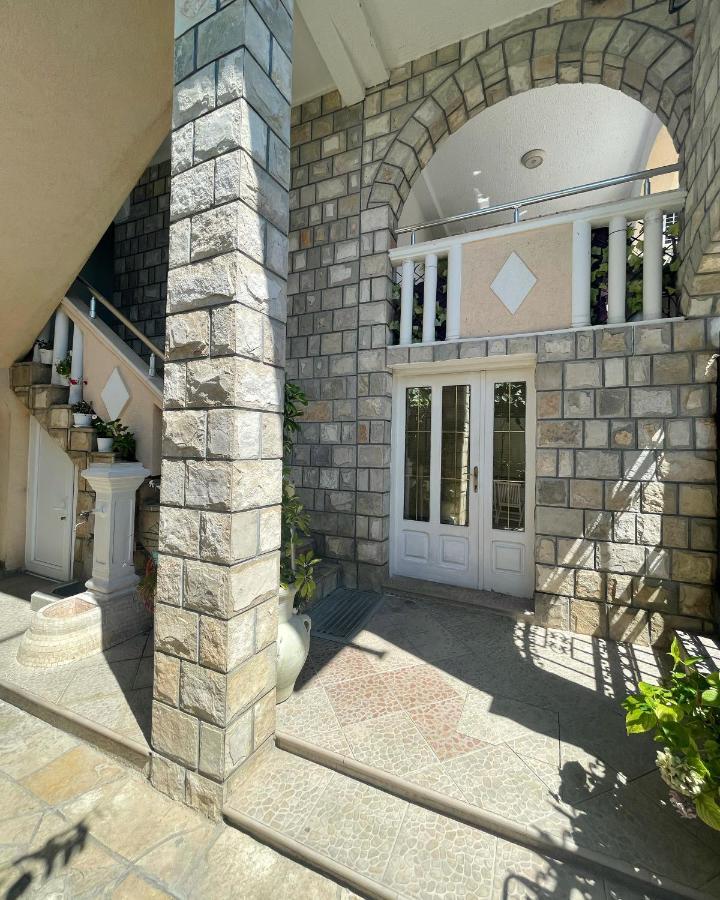 סוטומורה Apartments Moracanin מראה חיצוני תמונה