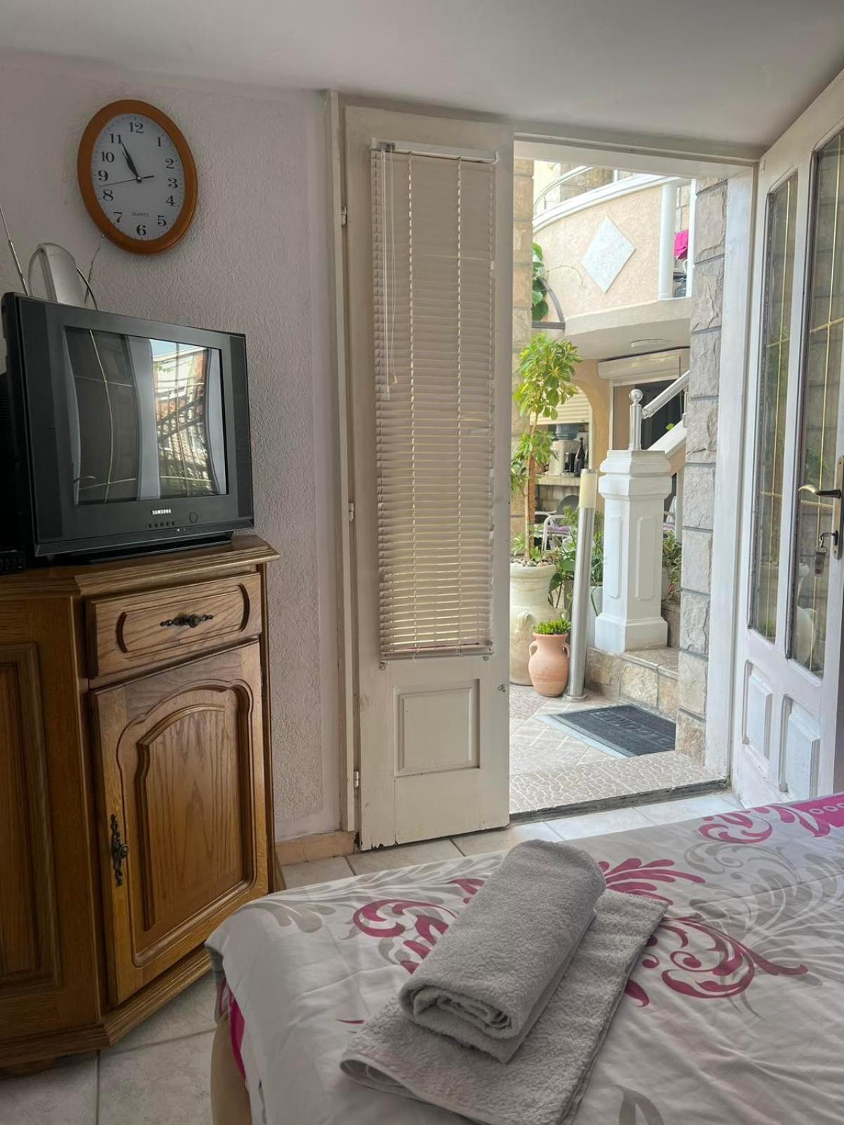 סוטומורה Apartments Moracanin מראה חיצוני תמונה