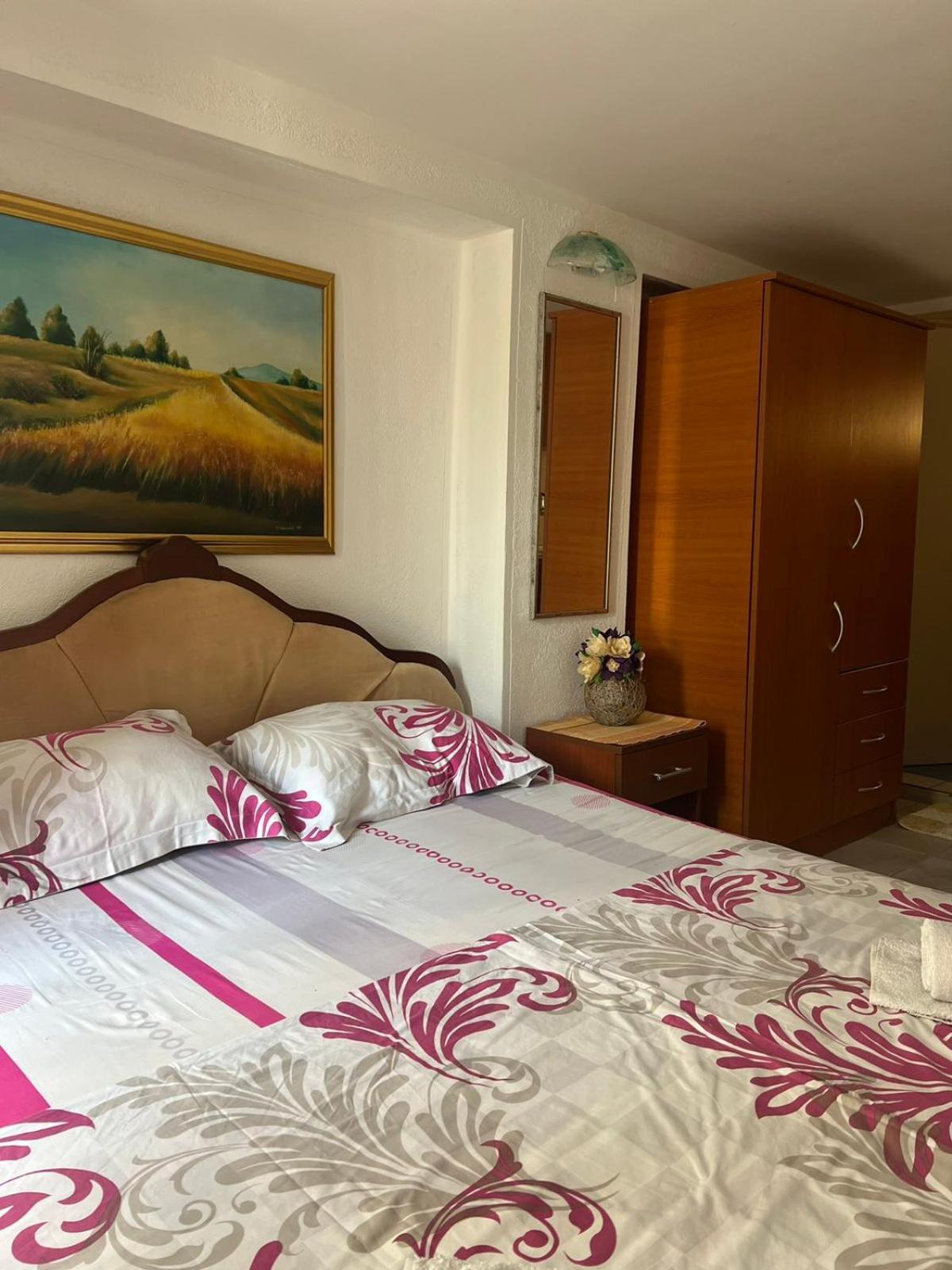 סוטומורה Apartments Moracanin מראה חיצוני תמונה