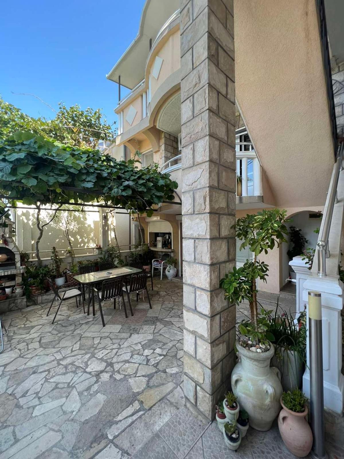 סוטומורה Apartments Moracanin מראה חיצוני תמונה