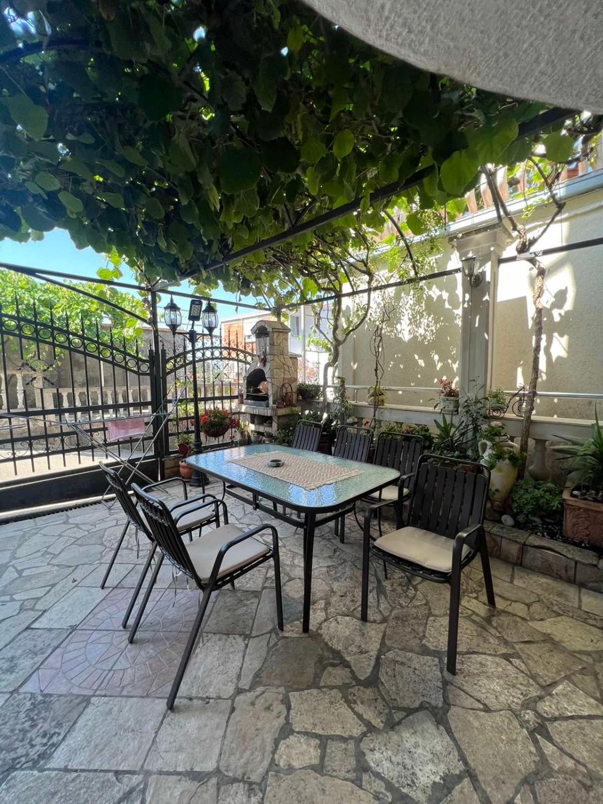 סוטומורה Apartments Moracanin מראה חיצוני תמונה