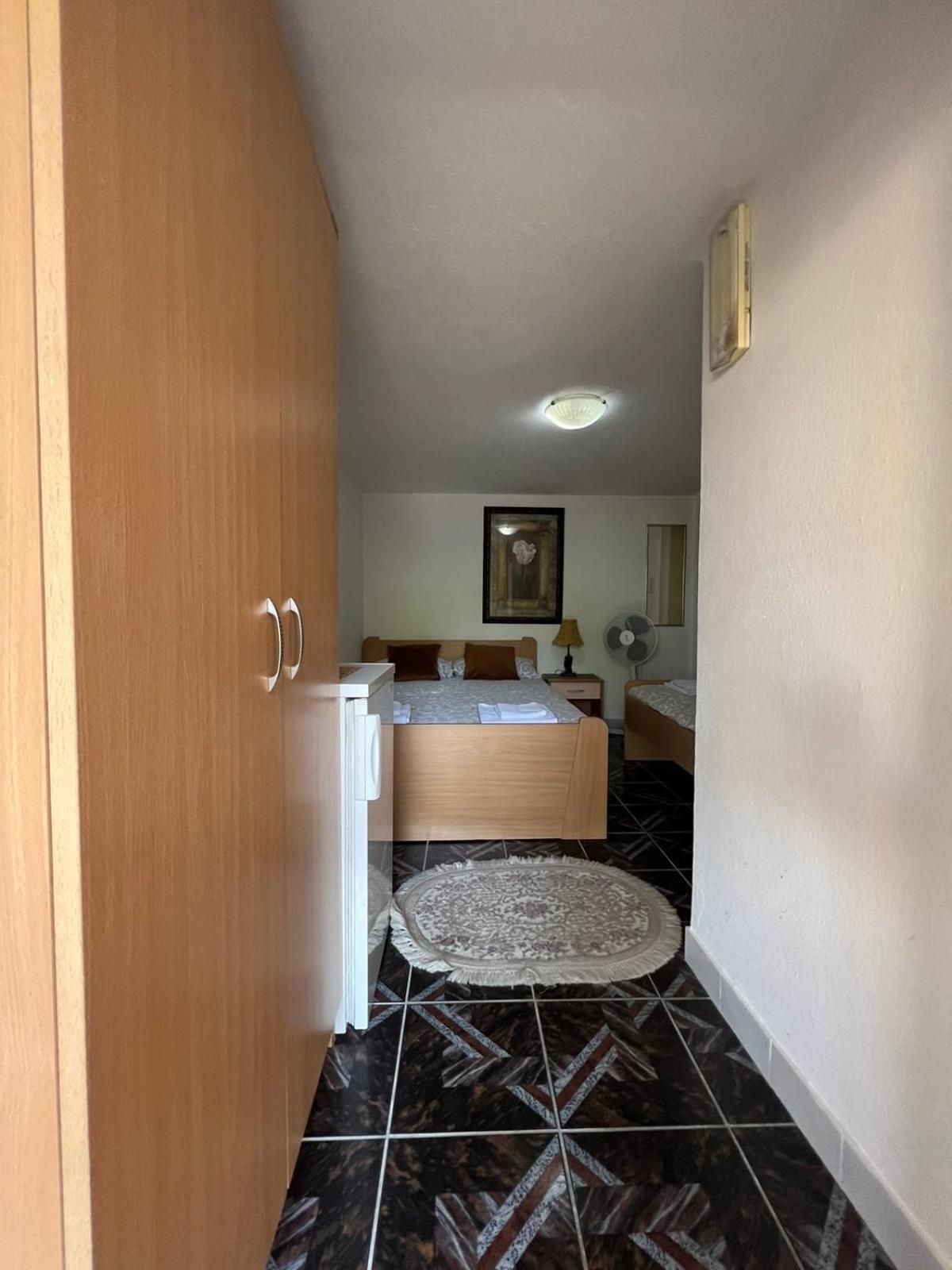 סוטומורה Apartments Moracanin מראה חיצוני תמונה