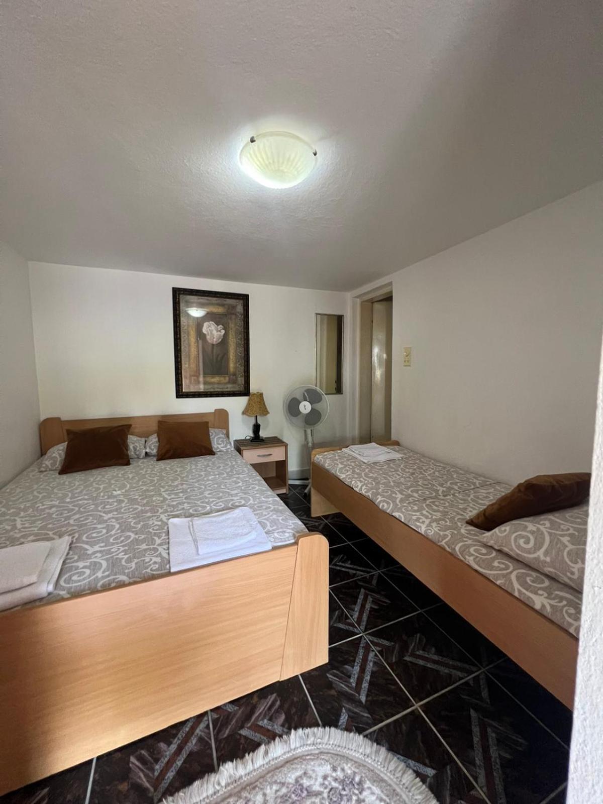 סוטומורה Apartments Moracanin מראה חיצוני תמונה