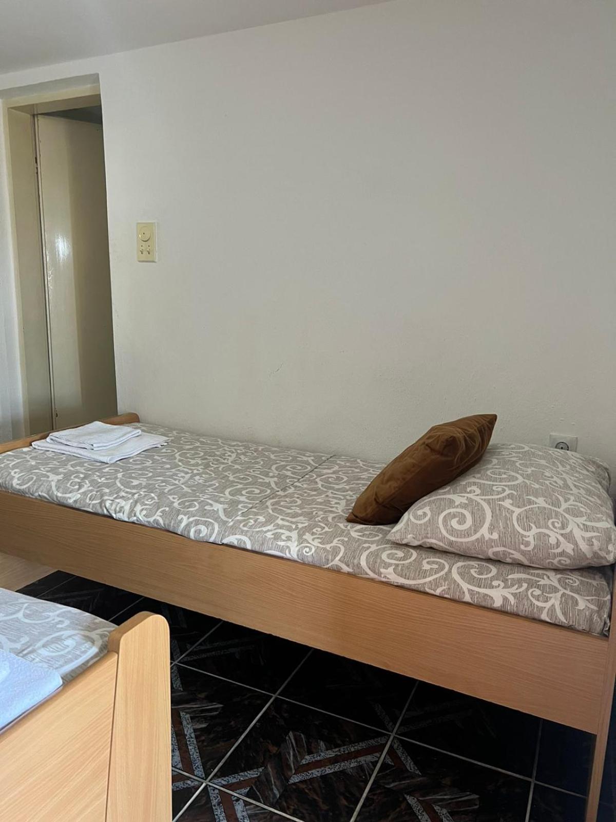 סוטומורה Apartments Moracanin מראה חיצוני תמונה