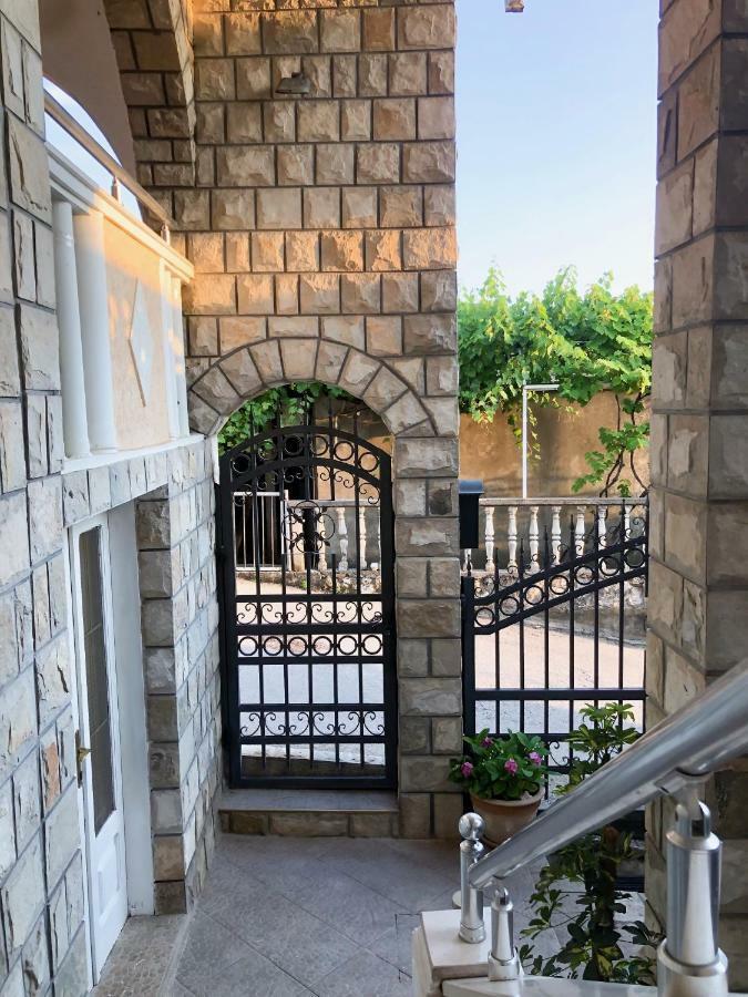 סוטומורה Apartments Moracanin מראה חיצוני תמונה