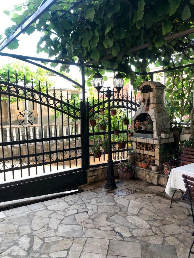 סוטומורה Apartments Moracanin מראה חיצוני תמונה