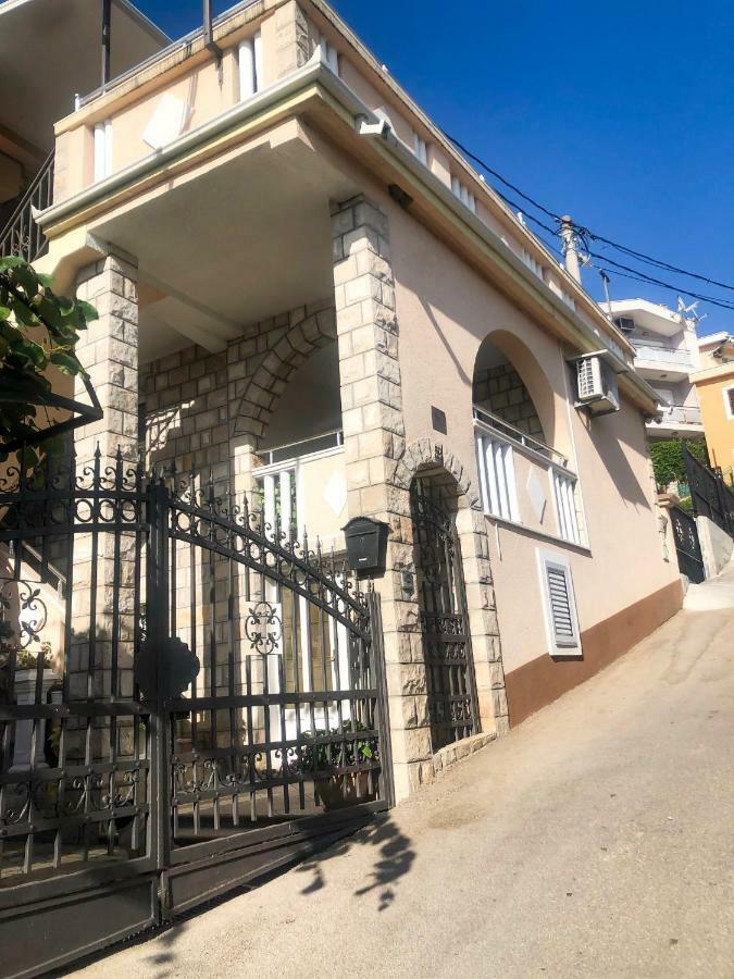 סוטומורה Apartments Moracanin מראה חיצוני תמונה