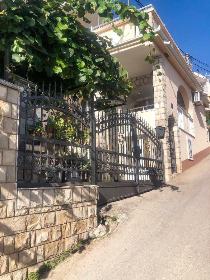 סוטומורה Apartments Moracanin מראה חיצוני תמונה